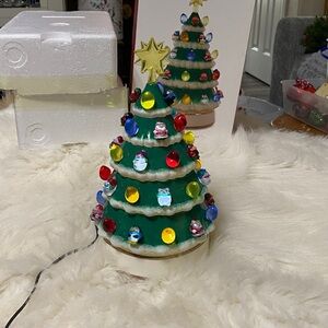 Hallmark Keepsake porcelain tabletop Christmas tree